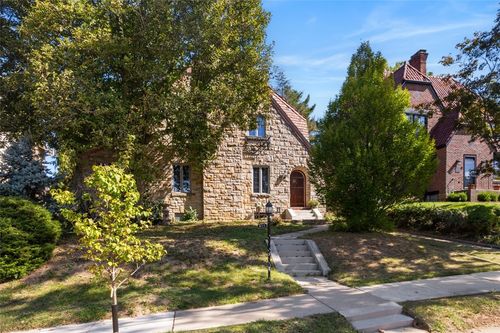 211 Outlook Dr, Mt. Lebanon, PA, 15228-2162 | Card Image