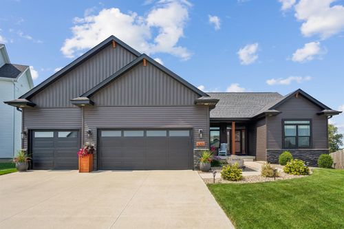 5301 Fernwood Dr, Cedar Falls, IA, 50613-2384 | Card Image