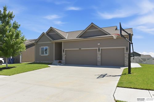 7165 N 167th Street, Bennington, NE, 68007 | Card Image