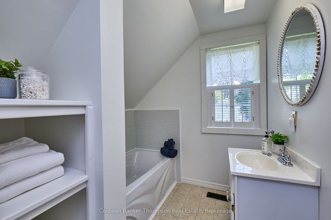 2148 Stisted Rd S, House other with 3 bedrooms, 2 bathrooms and 6 parking in Sprucedale ON | Image 23