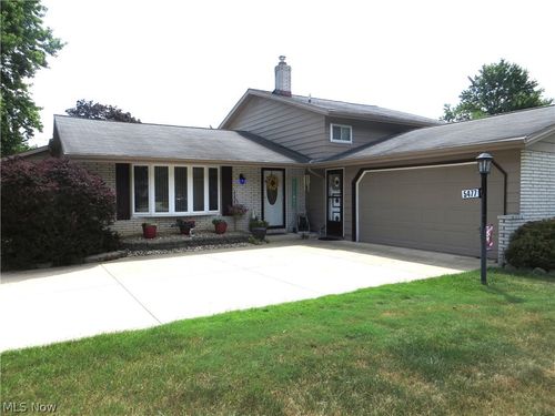 5477 Dorothy Dr, North Olmsted, OH, 44070-4264 | Card Image