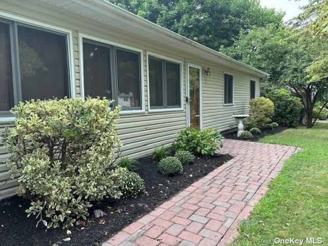 Bradley Dr, Shoreham, NY 11786