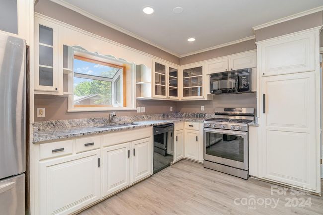 Kitchen | Image 9