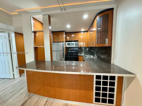 206-200 172nd St, Sunny Isles Beach, FL, 33160-3414 | Card Image