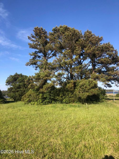 109 Indian Shores Ct, Newport, NC, 28570-0438 | Card Image