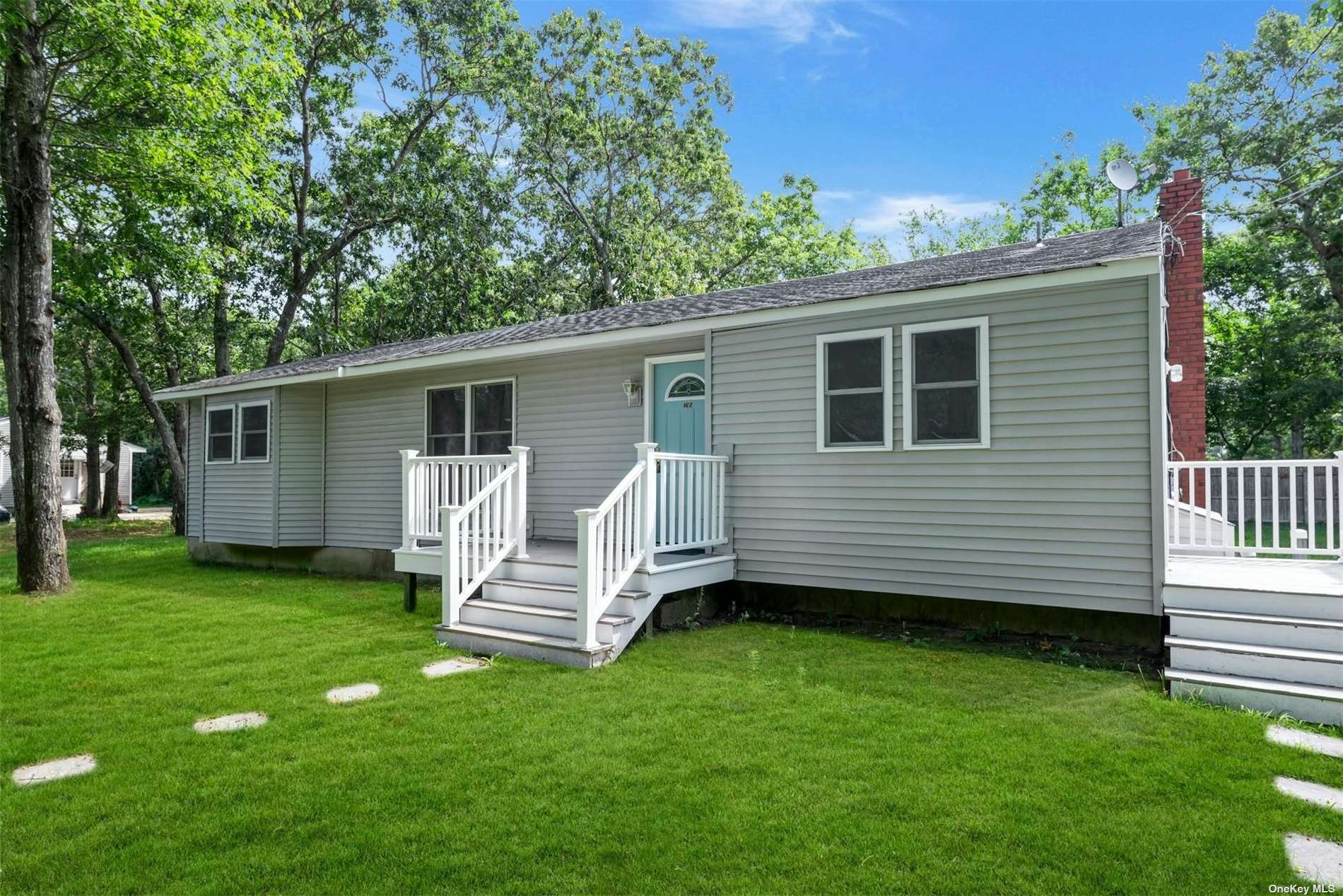 Cypress Ave, Riverhead, NY 11901