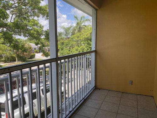 e49-1501 Crescent E49 Circle, Lake Park, FL, 33403 | Card Image