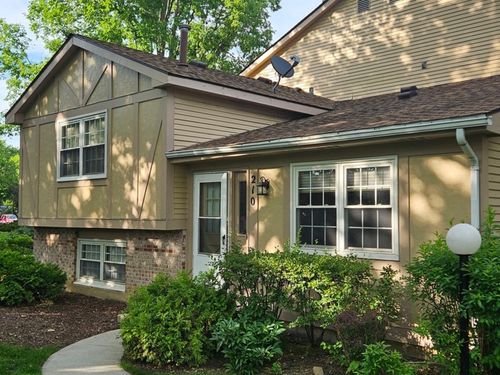 210 Redwood Ct, Vernon Hills, IL, 60061-1952 | Card Image