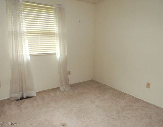 678 Laurelwood Dr Se, House other with 3 bedrooms, 2 bathrooms and null parking in Warren OH | Image 12