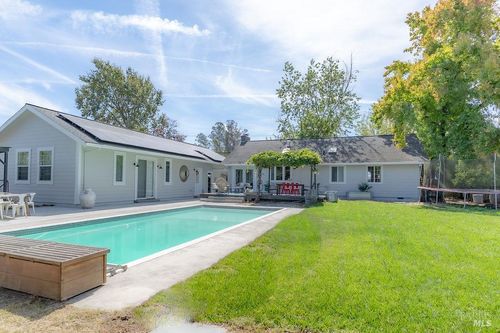 2565 Piner Road, Santa Rosa, CA, 95401 | Card Image