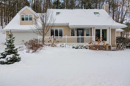 20 Woods End Drive, Essex Junction, VT, 05452 | Card Image