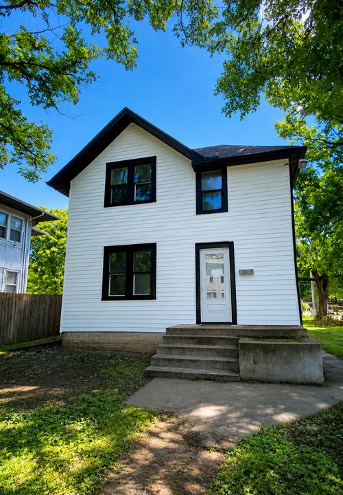 2400 Emerson Ave N, Minneapolis, MN, 55411-2052 | Card Image