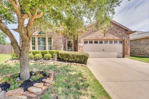 5209 Prestwick Dr, Arlington, TX, 76001-3824 | Card Image