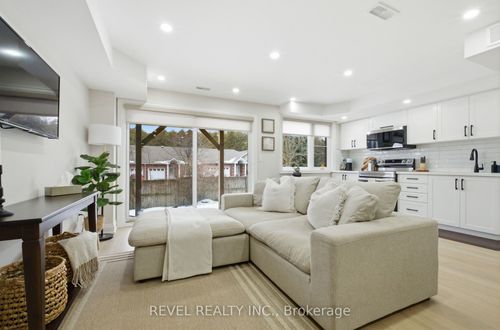 69 Pine Gate Pl, Whitby, ON, L1R0S2 | Card Image