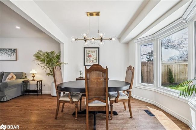 3193 Greenbough Cres, House other with 3 bedrooms, 3 bathrooms and 3 parking in Burlington ON | Image 9
