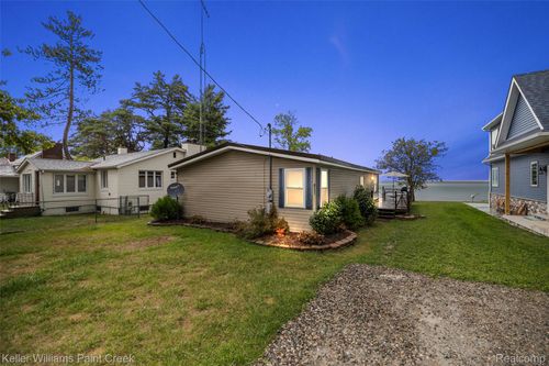 8723 Lakeshore Rd, Lexington, MI, 48450-9600 | Card Image