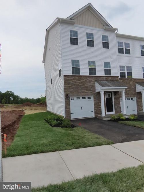 3080 Martha Way, PENNSBURG, PA, 18073-9805 | Card Image