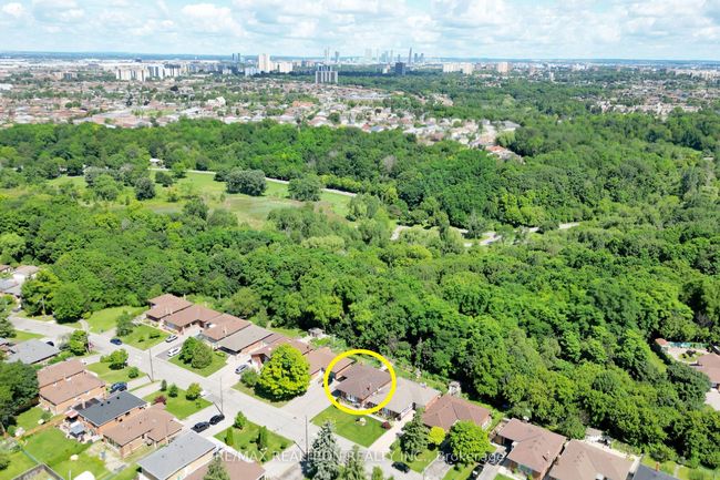 94 Camborne Ave, House other with 4 bedrooms, 2 bathrooms and 5 parking in North York ON | Image 32