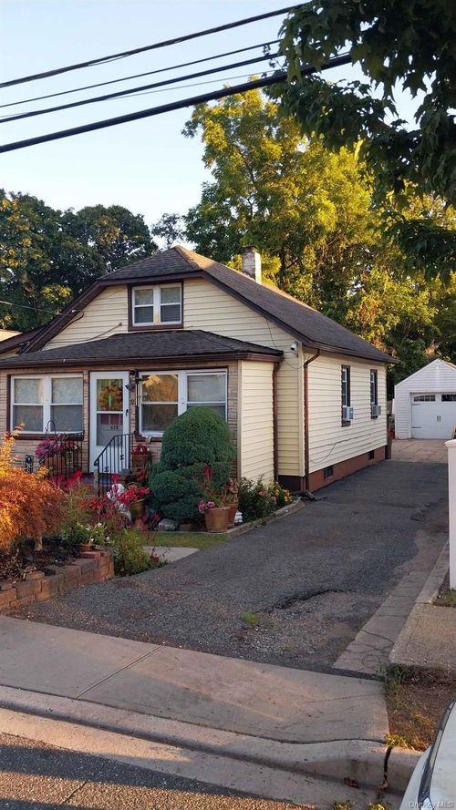628 Hill Street, Hempstead, NY, 11553 | Card Image