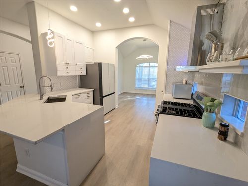 2008 Petrified Forest Dr, Austin, TX, 78747-2670 | Card Image