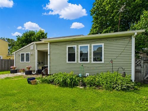 36 Maple St, South Kingstown, RI, 02879-7316 | Card Image