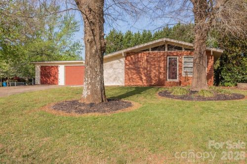 104 Buena Vista Dr, Morganton, NC, 28655-9610 | Card Image