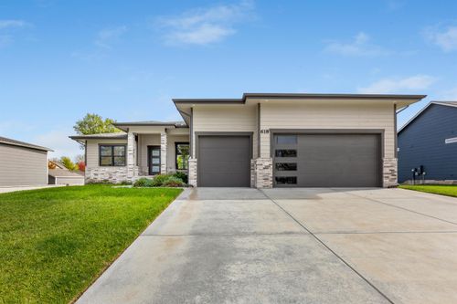 618 S Clear Creek St, Wichita, KS, 67230-7215 | Card Image