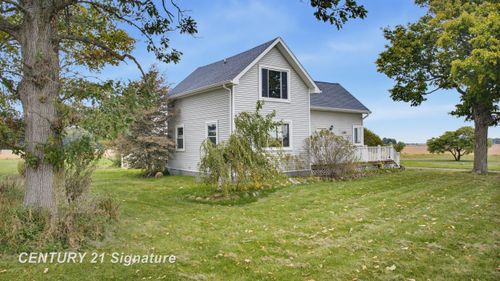 19422 Stuart Road, Chesaning Township, MI, 48616 | Card Image