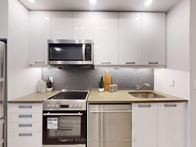 2405 - 99 John St, Condo with 2 bedrooms, 1 bathrooms and null parking in Toronto ON | Image 6