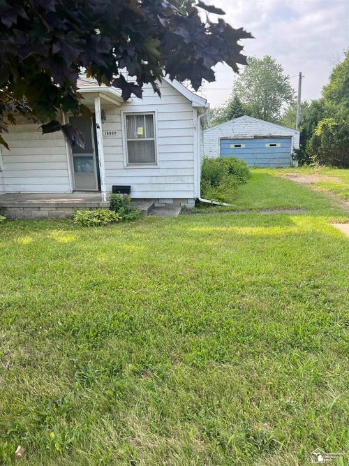 18809 Huron River Dr, Rockwood, MI, 48173-9605 | Card Image