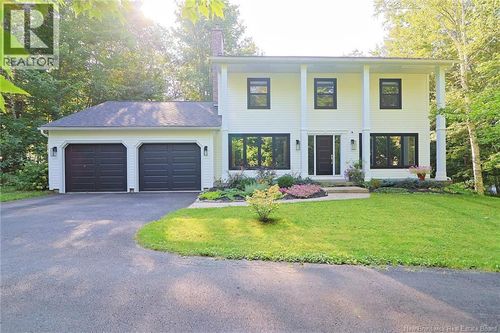 231 Carriage Hill Dr, Fredericton, NB, E3E1A4 | Card Image