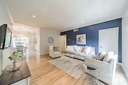 h-5927 Quail Hollow Rd, Charlotte, NC, 28210-5002 | Card Image