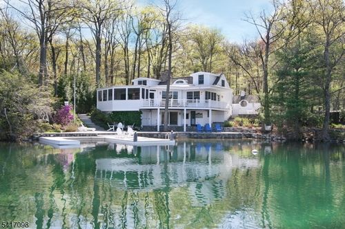 140 Lake End Rd, Newfoundland, NJ, 07435-1207 | Card Image