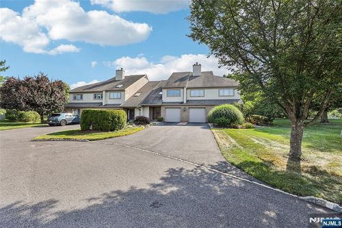 622 Blue Ridge Ln, Mahwah, NJ, 07430-3418 | Card Image