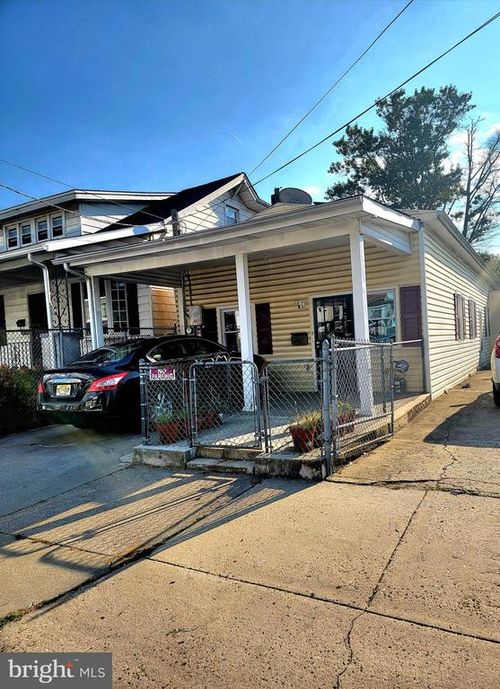 243 N 40th St, PENNSAUKEN, NJ, 08110-2215 | Card Image