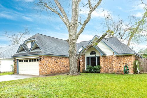 214 Zinnia St, Lake Jackson, TX, 77566-5018 | Card Image