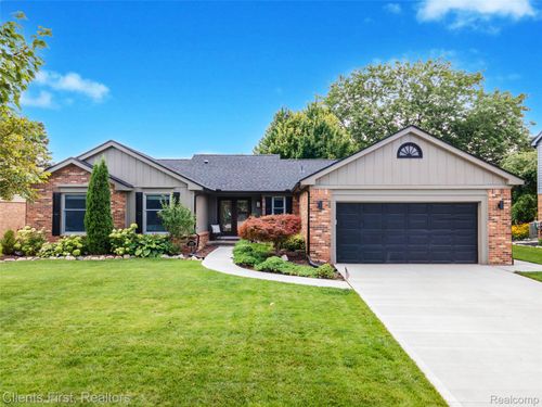20019 Southampton Dr, Livonia, MI, 48152-1270 | Card Image