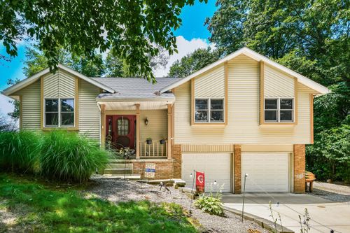 3182 Hiawatha Dr, Zanesville, OH, 43701-9014 | Card Image