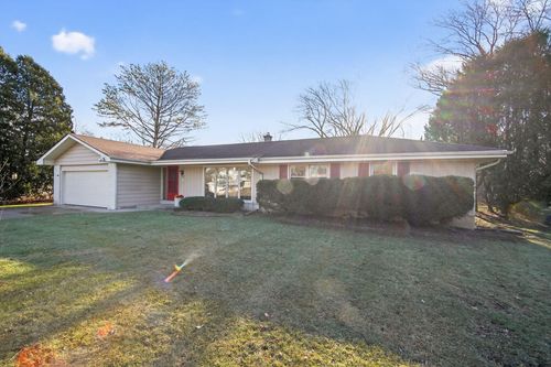 8942 N Silver Brook Ln, Brown Deer, WI, 53223-2208 | Card Image