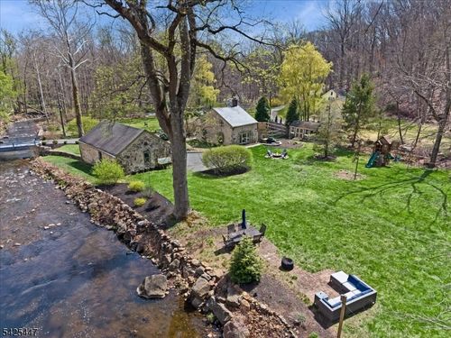 2 Mill Rd, Flanders, NJ, 07836-9611 | Card Image