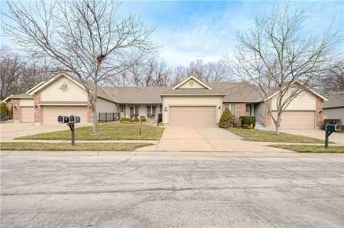 1012 Ne 75th St, Gladstone, MO, 64118-2168 | Card Image