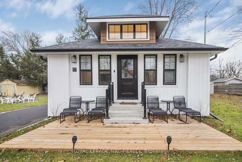 385 Westwood Ave, Crystal Beach, ON, L0S1B0 | Card Image