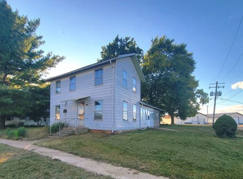 401 Jackson St, Henry, IL, 61537-1315 | Card Image