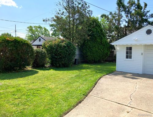 8112 Coolidge, Center Line, MI, 48015-1370 | Card Image