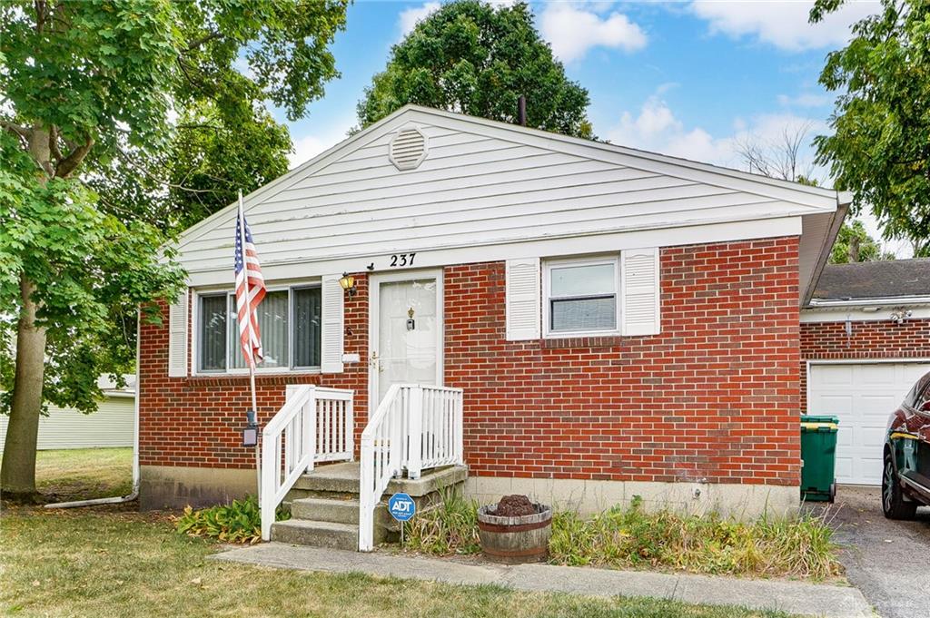 Warren Dr, Springfield, OH 45503