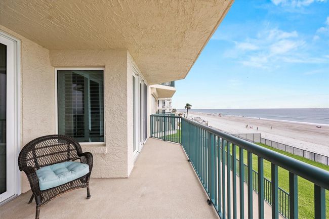 Large balcony facing the Atlantic Ocean | Image 30