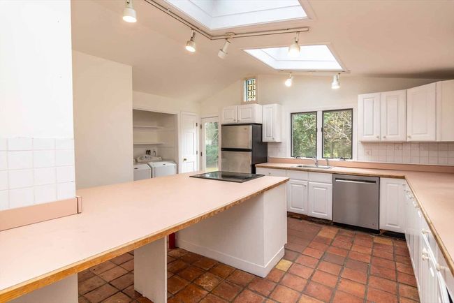 70 Tashmoo Ave, House other with 5 bedrooms, 4 bathrooms and 3 parking in Vineyard Haven MA | Image 14