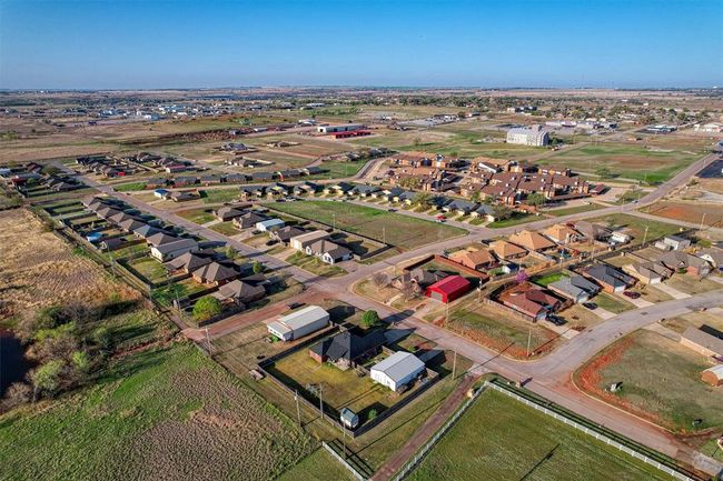 Aerial view of the neighborhood | Image 39