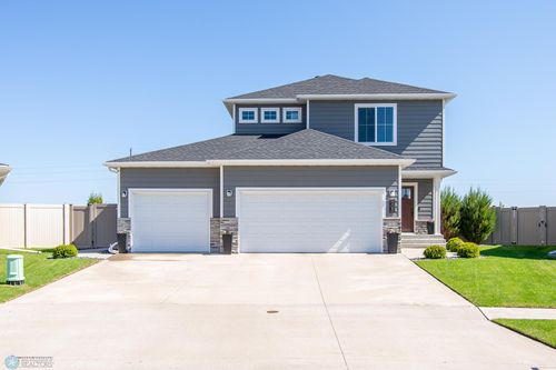 905 Ashley Dr W, West Fargo, ND, 58078-8535 | Card Image