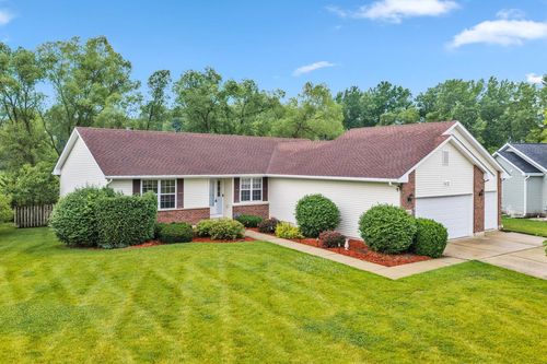 1404 Willow Ln, Harvard, IL, 60033-3711 | Card Image